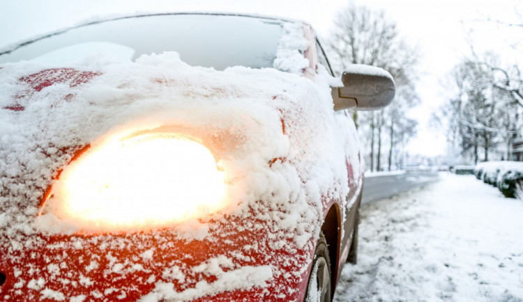 Driftováním se baví desítky řidičů. Zábavná jízda ale může skončit pokutou nebo nehodou