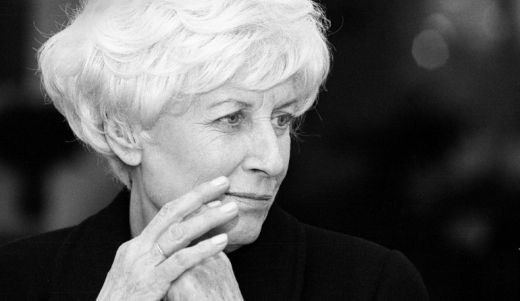Olga Havlová, odvážná žena vždy připravená pomáhat lidem, zemřela před 25 lety