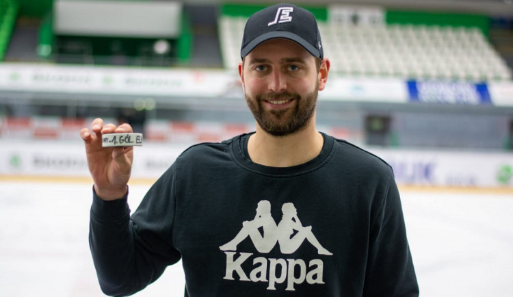 VIDEO: Brankář Energie Filip Novotný se zapsal do historie extraligy
