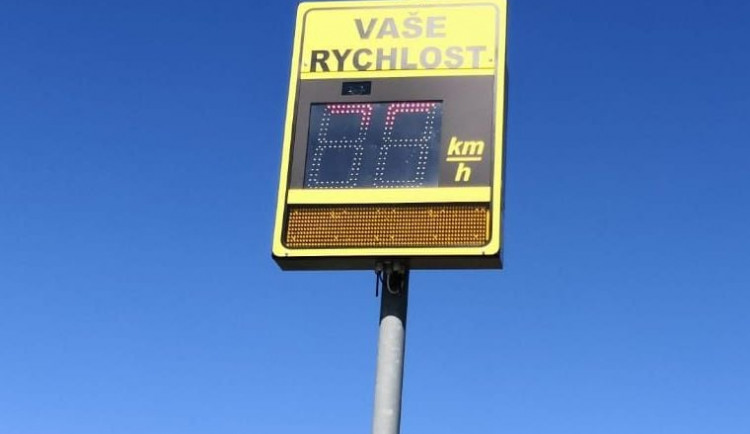 Radary na Tuhnickém a Chebském mostě slouží k měření hustoty provozu