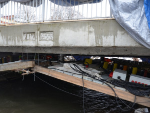 Prověšený most odborníci zpevní unikátní technologií, kterou použijí jako prví na světě