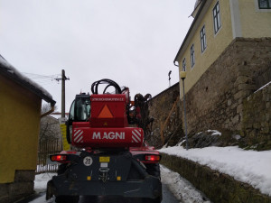 Hrad a zámek Bečov řeší mimořádnou událost, praskla zde historická kamenná zeď