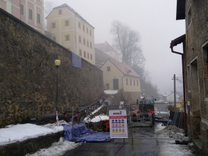 Hrad a zámek Bečov řeší mimořádnou událost, praskla zde historická kamenná zeď