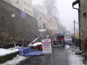 Hrad a zámek Bečov řeší mimořádnou událost, praskla zde historická kamenná zeď