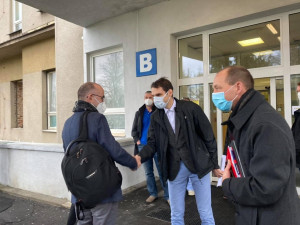 Ministr Blatný přijel prověřit situaci v chebské nemocnici, spolupráci s Německem stále odmítá