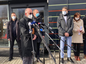 Ministr Blatný přijel prověřit situaci v chebské nemocnici, spolupráci s Německem stále odmítá