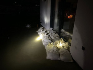 Obleva zvedla hladiny řek, hasiči už odčerpávali vodu ze sklepů