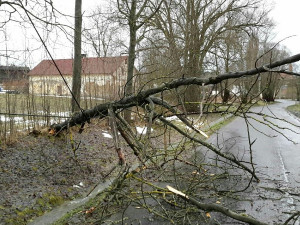 Obleva zvedla hladiny řek, hasiči už odčerpávali vodu ze sklepů