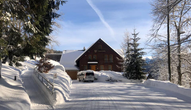 Policie o víkendu kontrolovala hotely v Krkonoších, zjistila jen čtyři pochybení