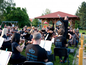 Karlovarští symfonici se chtějí vrátit mezi paneláky