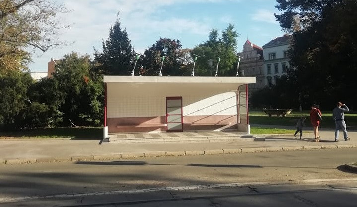 Brno řeklo dost samovolnému odkládání elektrických koloběžek