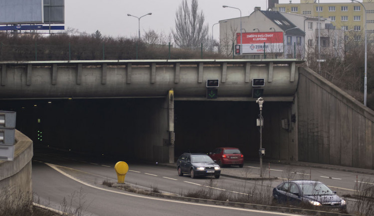 Dopravní past v Brně, radary v Husovických tunelech mají zelenou
