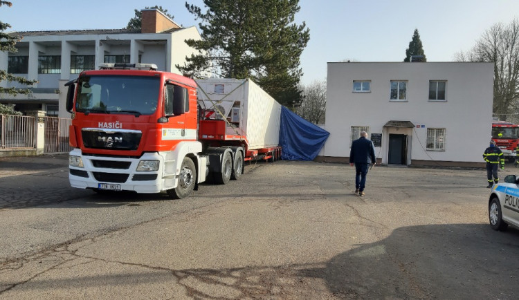 Kraj pronajal mobilní mrazáky na těla zesnulých, ke kremaci pojedou do jiných zařízení