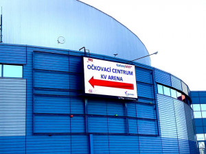 Očkování proti covid-19 se přesunuje do multifunkční haly, otvírá se první velkokapacitní centrum