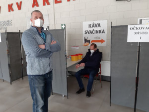 Očkování proti covid-19 se přesunuje do multifunkční haly, otvírá se první velkokapacitní centrum