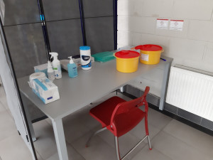 Očkování proti covid-19 se přesunuje do multifunkční haly, otvírá se první velkokapacitní centrum