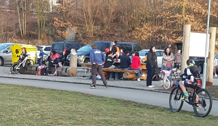 POLITICKÁ KORIDA: V Karlovarském kraji začínají jarní prázdniny, jak by je měly děti strávit?