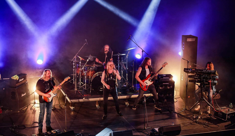 KV Aréna jede v omezeném provozu, ale stále to v ní žije