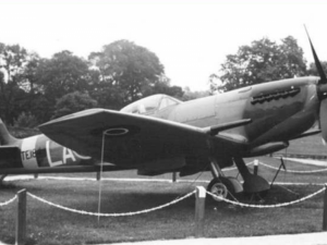 Letoun před Ulster Folk a Transport Museum