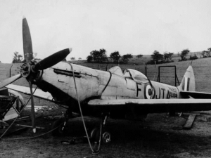 30. ledna 1951 musel pilot se strojem nouzově  přistát bez podvozku, poškození byla natolik velká, že na téměř 40 let zmizel stroj z nebe