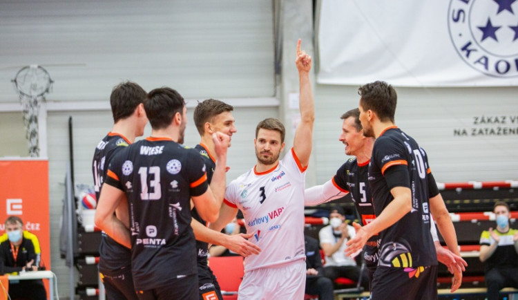 Tým VK Karlovarsko je ve čtvrtfinálové sérii favoritem.