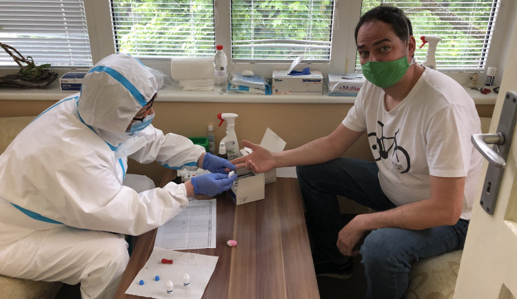 Foto č.1 testování zaměstnanců