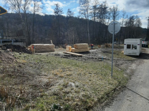 Pozor, začíná demolice Dvorského mostu, řidiči si musí zvyknout na objížďky