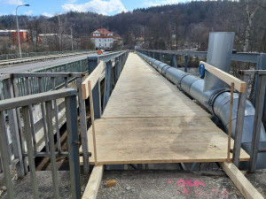 Pozor, začíná demolice Dvorského mostu, řidiči si musí zvyknout na objížďky