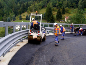 Na opravy silnic dá letos Karlovarský kraj 482 milionů korun