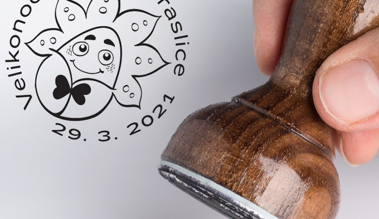 Po roční pauze rozdává pošta v Kraslicích oblíbená velikonoční razítka