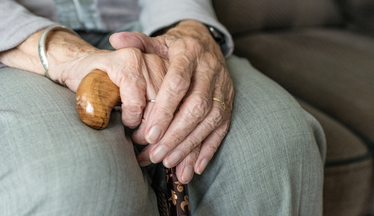 Za svezení vybíral podvodník od seniorů tisíce korun, v minulosti nabízel i zázračné mastičky