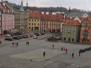 Křížky jako symbol piety i nenávisti, na dobrovolníky z Chebu se snáší vlna nenávistných komentářů