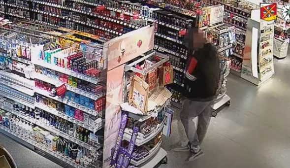 Kradl v Trutnově v drogerii, aby si mohl koupit jídlo a drogy
