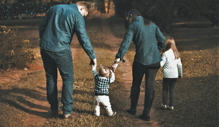 Pěstounů je v kraji stále málo, na náhradní rodiny čeká přes 250 dětí