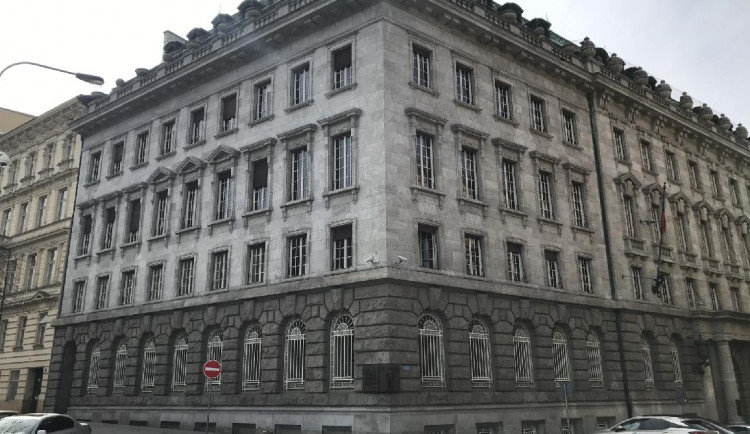 Místo s pohnutou historií, kde sídlilo gestapo. To je Petschkův palác v centru Prahy