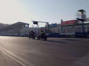 Startuje dvanáctý ročník projektu Učme se přežít. Tisícovka motorkářů projde zdokonalovacími kurzy