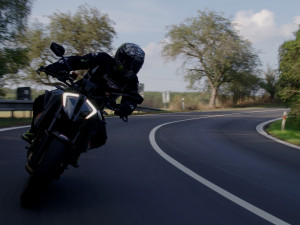 Startuje dvanáctý ročník projektu Učme se přežít. Tisícovka motorkářů projde zdokonalovacími kurzy