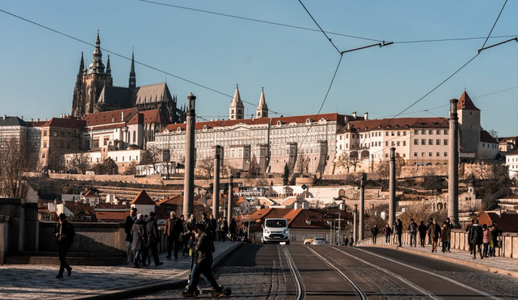 Praha plánuje letos investovat do cyklodopravy stovky milionů. Pod Mánesovým mostem má vzniknout podjezd