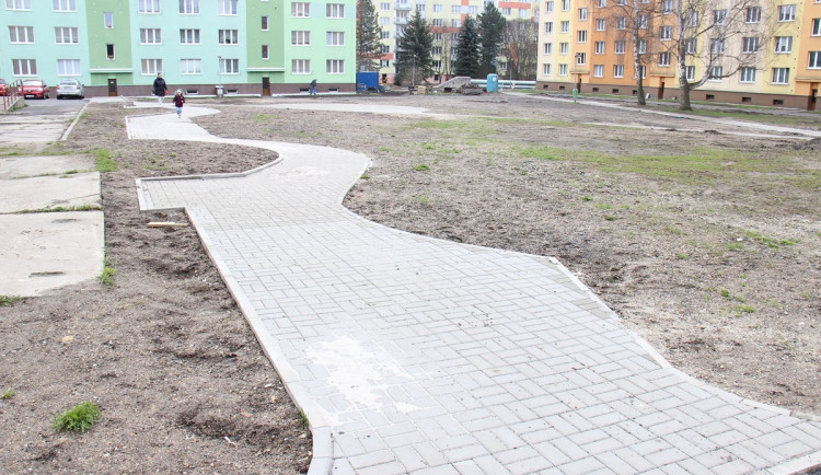 Chodov pokračuje s proměnou sídliště, zaplaví ho tisíce keřů i rozkvetlé louky
