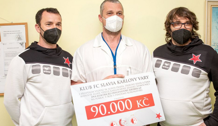 Fanoušci fotbalové Slavie kupovali virtuální pohárové vstupenky, klub peníze daroval nemocnici