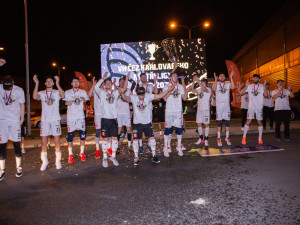 Pohár zůstal v KV Aréně, volejbalisté Karlovarska slaví mistrovský titul