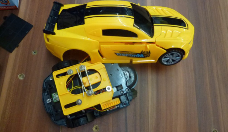 Inspektoři varují před nebezpečným autíčkem z Číny, které obsahuje olovo