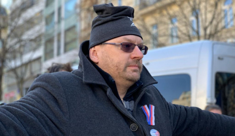 Dostaneš flákanec! Poslanec Volný má podle Sněmovny zaplatit pokutu za lednovou potyčku na plénu