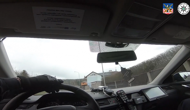 Muž se vyhýbal nástupu do vězení, policistům se snažil ujet na kole