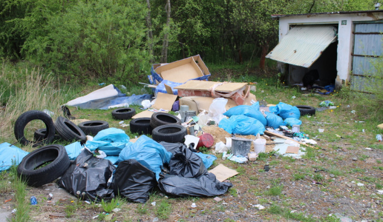 Lokalita Jižní lom je místem častých černých skládek