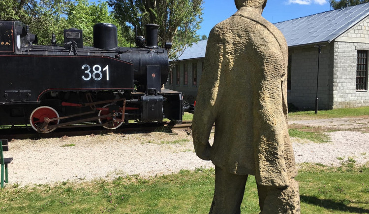Po dlouhé přestávce se návštěvníkům otevírá hornické muzeum i sokolovský zámek