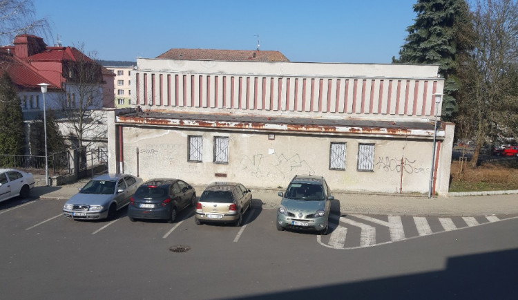 Budovu kina ve Staré Roli čeká demolice. 