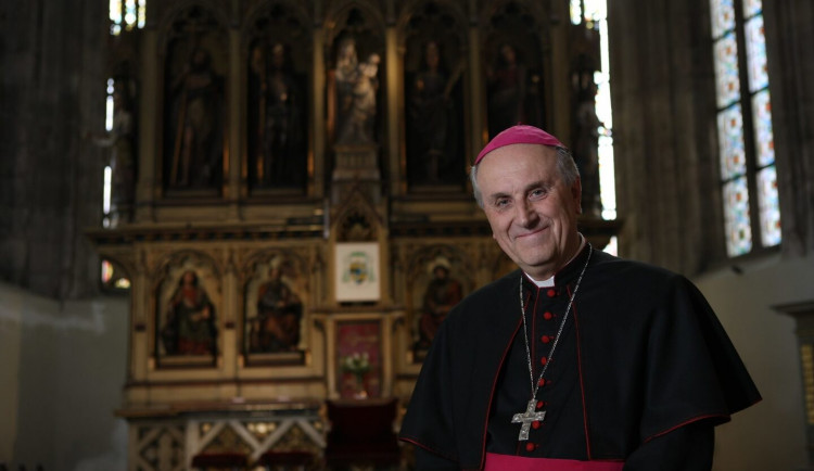 Emeritní biskup plzeňský František Radkovský bude sloužit zádušní mši za oběti koronaviru.
