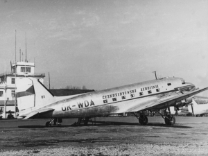 DC-3 v barvách ČSA. 1946