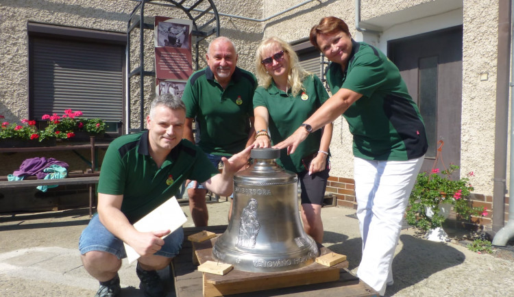 Chodovský zvon věnovaný horníkům stále čeká ve skladu, jeho zavěšení oddálila pandemie